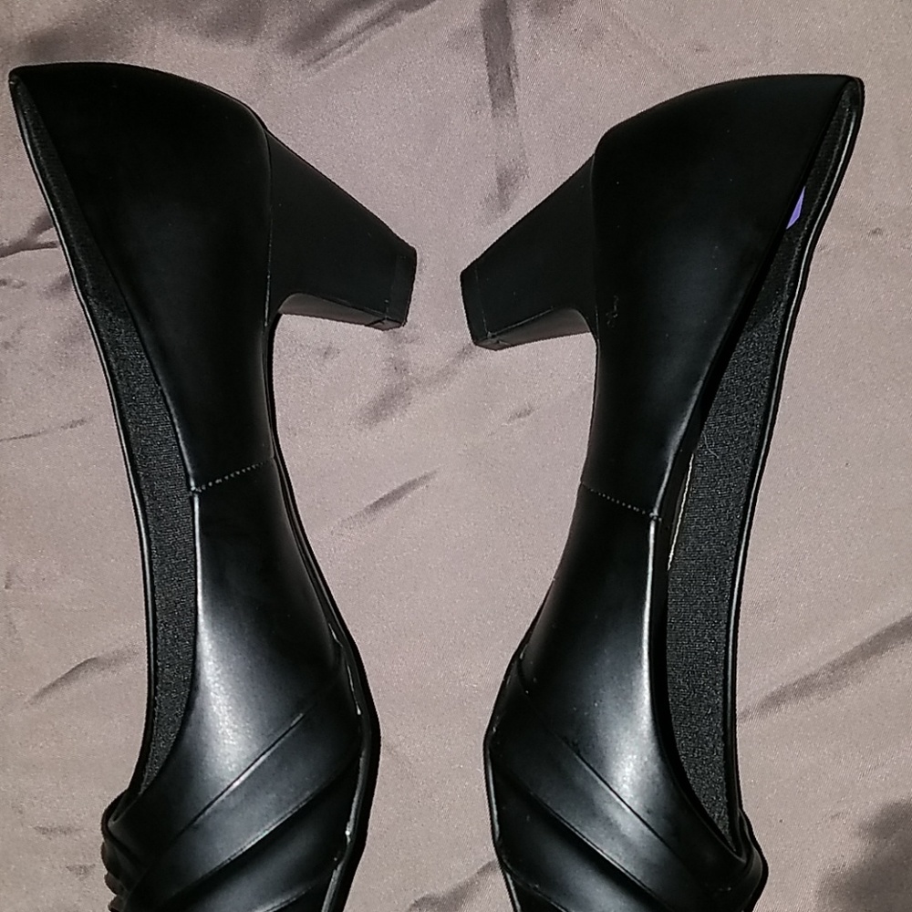 Woman's black heels - Picture 6 of 8